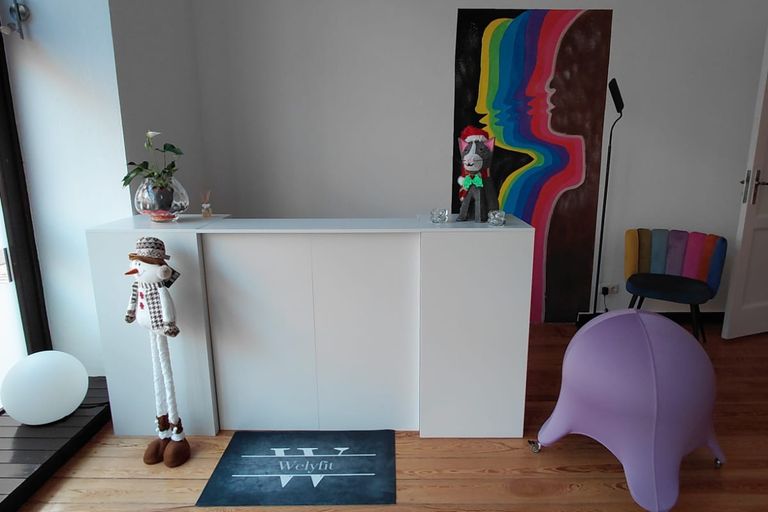 Handtücher Steine Sand Lillienblüten in rose gehalten warme Stimmung